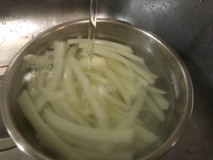 馬鈴薯條沖冷水